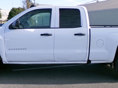 Used 2017 Chevrolet Silverado 1500 Custom w/ Custom Convenience Package image 2