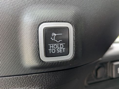 Used 2024 Jeep Grand Cherokee Limited w/ Black Appearance Package AWD/4WD image 28