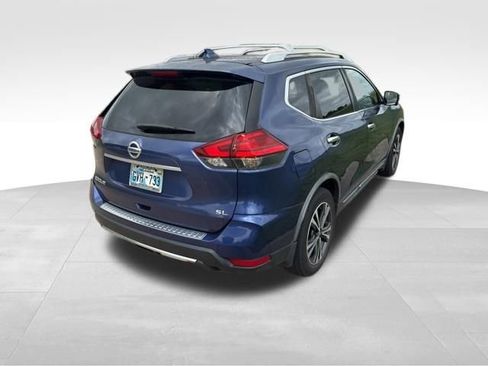 Used 2017 Nissan Rogue SL w/ SL Premium Package FWD image 3