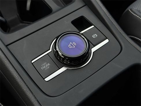 Certified 2025 Volkswagen Tiguan SE image 19