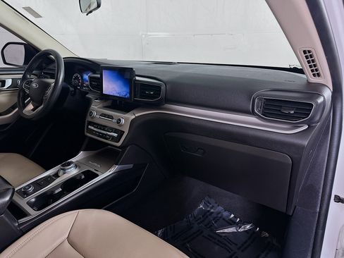 Used 2023 Ford Explorer XLT w/ Equipment Group 202A AWD/4WD image 27