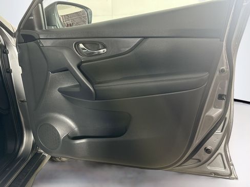 Used 2020 Nissan Rogue SV FWD image 30