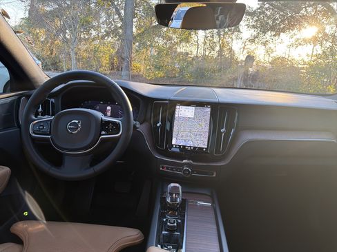 Certified 2023 Volvo XC60 B5 Ultimate w/ Climate Package image 30