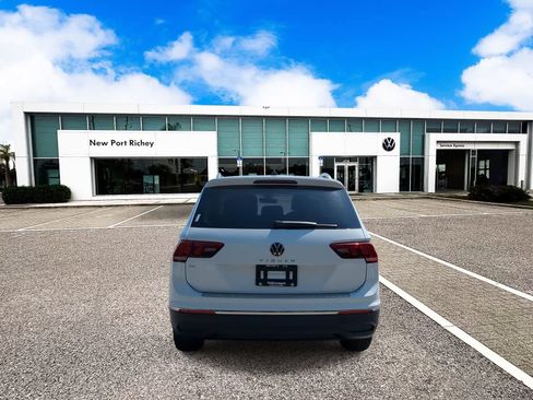 Used 2024 Volkswagen Tiguan SE FWD image 7