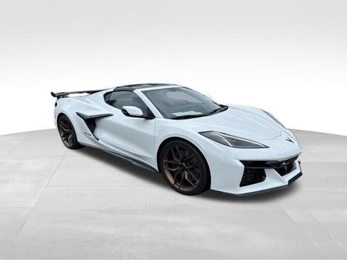 Used 2026 Chevrolet Corvette Z06 RWD image 3
