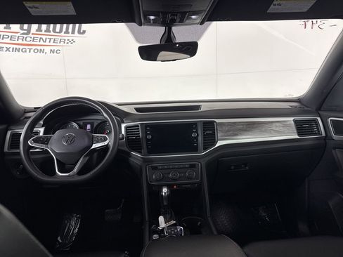Used 2021 Volkswagen Atlas Cross Sport SE w/ Panoramic Sunroof Package image 22