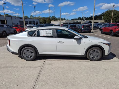 New 2025 Kia K4 LX image 3