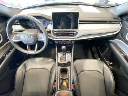 Used 2024 Jeep Compass Latitude AWD/4WD image 23