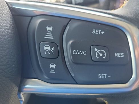 Used 2025 Jeep Wrangler Unlimited Sahara w/ Technology Group AWD/4WD image 19