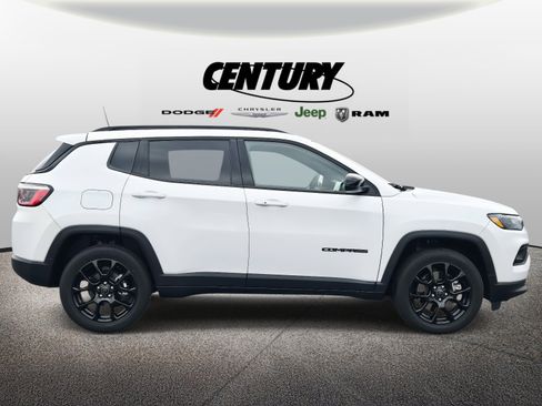 Used 2025 Jeep Compass Latitude w/ Altitude Special Edition image 2