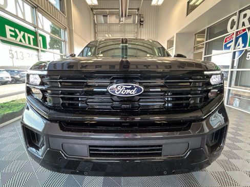New 2027 Ford Expedition Platinum w/ Stealth Appearance Package AWD/4WD image 2