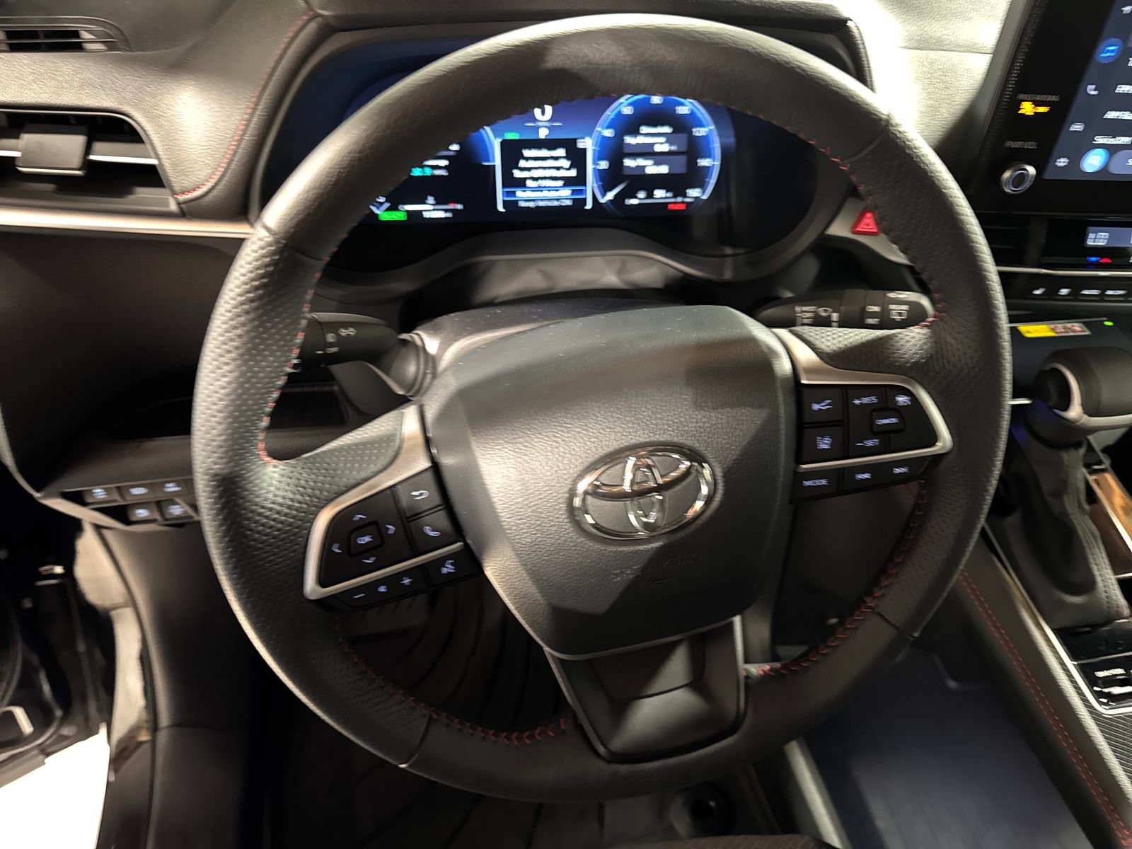 Used 2025 Toyota Sienna XSE w/ XSE Premium Package AWD/4WD image 29