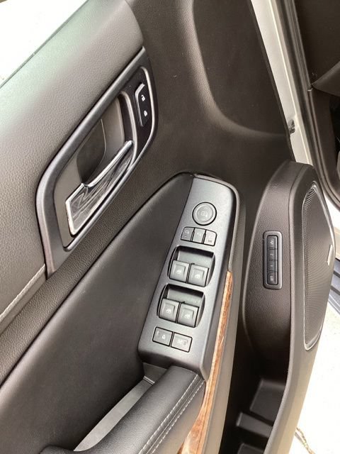 Used 2015 Chevrolet Tahoe LTZ AWD/4WD image 11