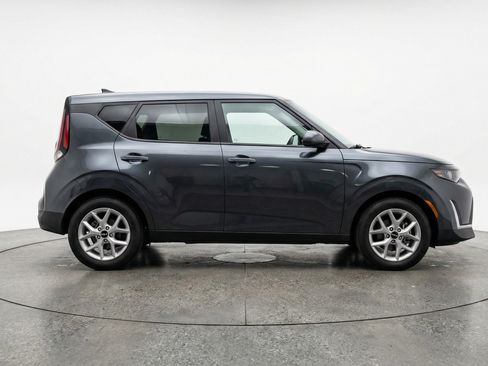 Used 2025 Kia Soul LX w/ LX Technology Package image 11