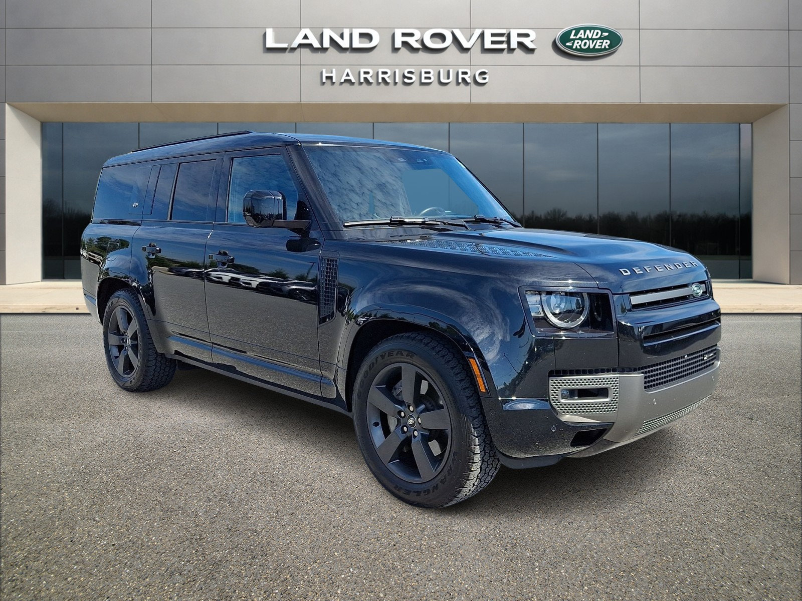 Used 2023 Land Rover Defender 130 X-Dynamic SE AWD/4WD image 5