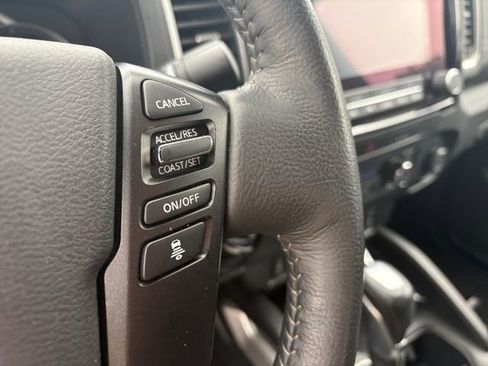 Used 2022 Nissan Frontier SV AWD/4WD image 19