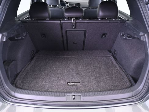 Used 2018 Volkswagen Golf R 4-Door image 15