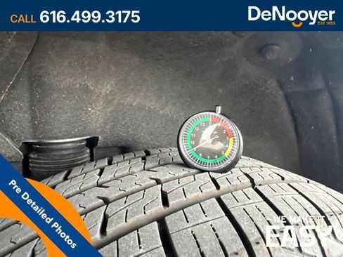 Used 2024 GMC Terrain SLE w/ Driver Convenience Package AWD/4WD image 7
