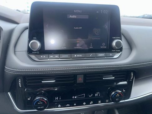 Used 2021 Nissan Rogue SV w/ Premium Package image 10