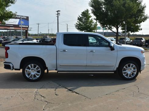 New 2026 Chevrolet Silverado 1500 High Country w/ High Country Premium Package AWD/4WD image 4
