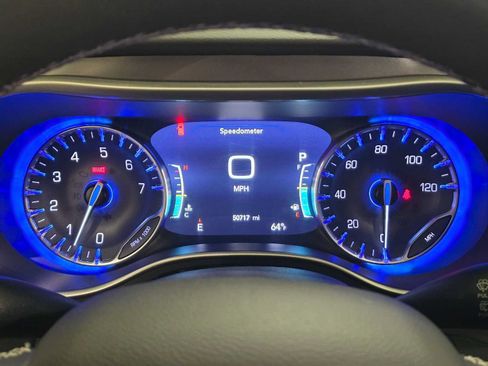 Used 2023 Chrysler Pacifica Touring-L FWD image 23