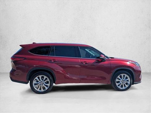 Used 2022 Toyota Highlander Limited FWD image 4