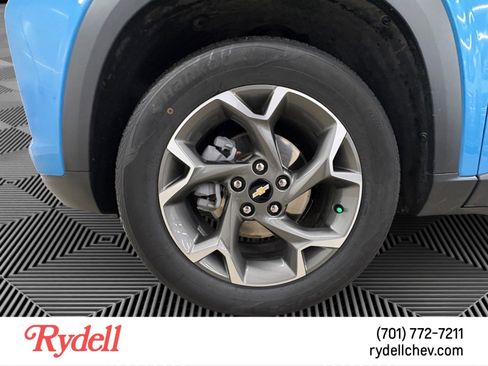 Used 2025 Chevrolet Trax LT w/ Driver Confidence Package image 9