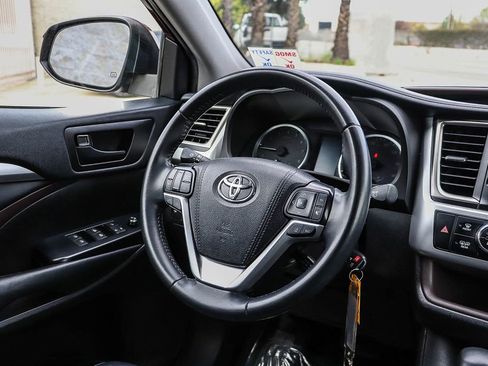 Used 2019 Toyota Highlander Plus image 15