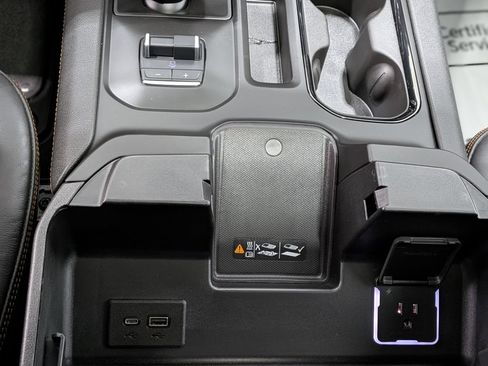 Used 2024 GMC Sierra 1500 AT4 w/ Technology Package AWD/4WD image 8