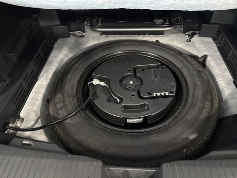 Used 2024 Nissan Rogue SV AWD/4WD image 39