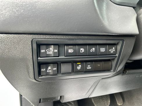 Used 2022 Toyota Tundra Platinum w/ Advanced Package image 22