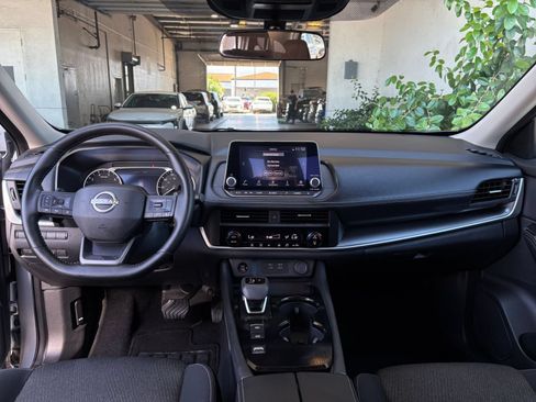 Used 2025 Nissan Rogue SV FWD image 35