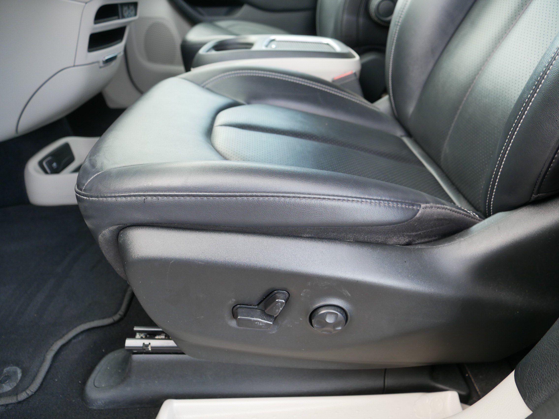 Used 2024 Chrysler Pacifica Touring-L FWD image 20