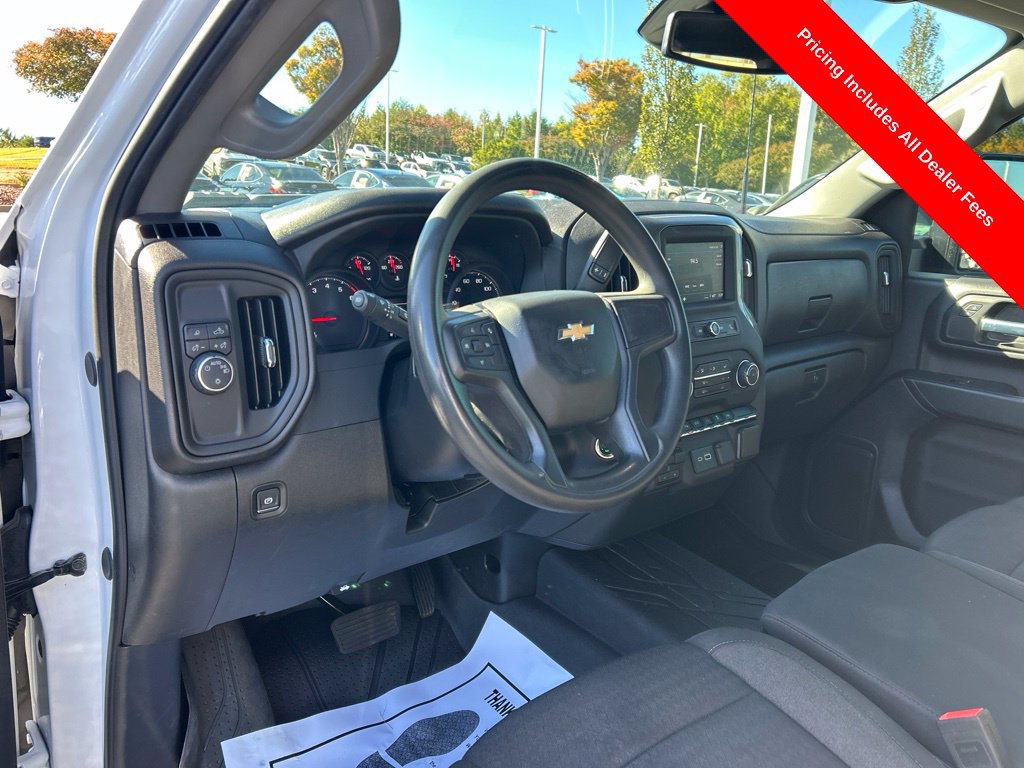 Used 2025 Chevrolet Silverado 2500 Custom w/ Custom Value Package RWD image 3
