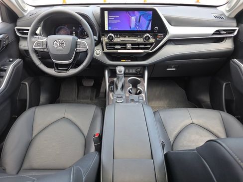 Used 2026 Toyota Highlander Platinum AWD/4WD image 5