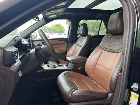 Used 2023 Ford Explorer King Ranch RWD image 12