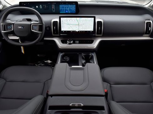 New 2026 Ford Expedition Active RWD image 7
