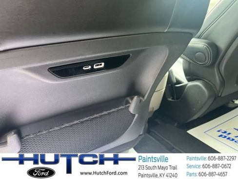 Used 2024 Chrysler Pacifica Touring-L FWD image 45