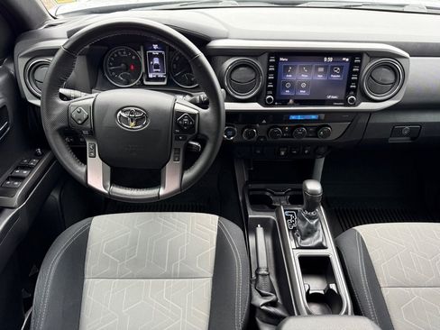 Certified 2022 Toyota Tacoma TRD Off-Road image 16