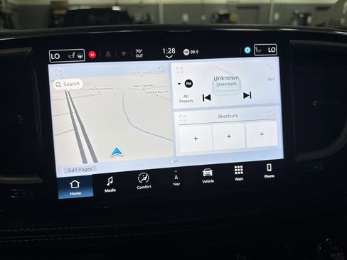 Used 2024 Chrysler Pacifica Select image 20