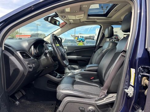 Used 2019 Dodge Journey Crossroad w/ Nav & Sun Group AWD/4WD image 11