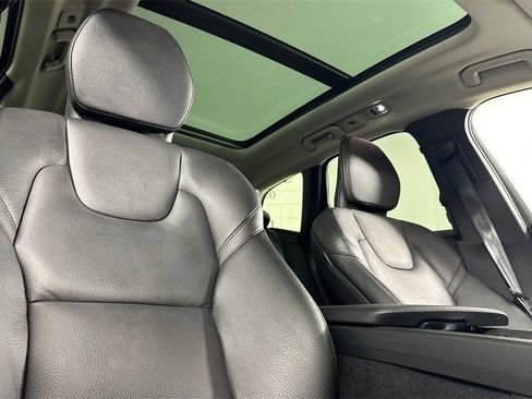 Used 2021 Volvo XC60 T5 Momentum image 19