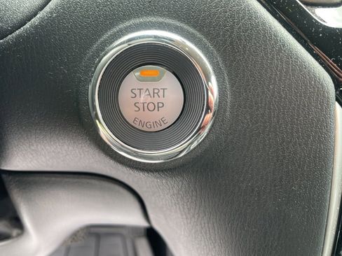 Used 2020 Nissan Pathfinder SV image 21