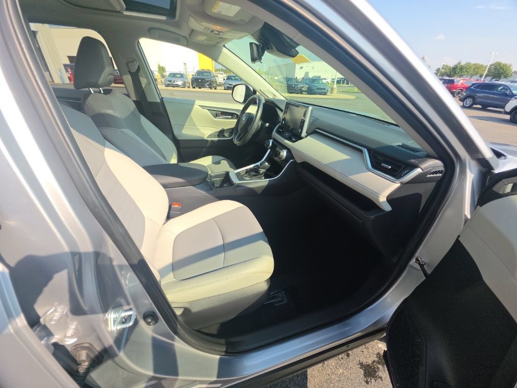Used 2019 Toyota RAV4 XLE Premium w/ Advanced Technology Package AWD/4WD image 34