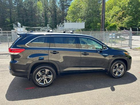 Used 2017 Toyota Highlander Limited Platinum AWD/4WD image 4