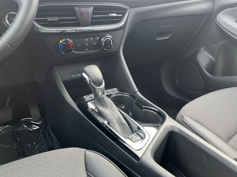 Used 2025 Buick Encore GX Preferred image 41