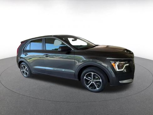 Used 2026 Kia Niro LX FWD image 2