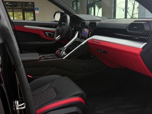 Used 2024 Lamborghini Urus S image 47
