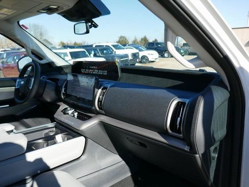 New 2026 Ford Expedition Active image 10