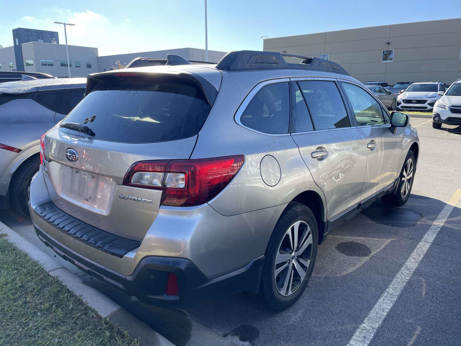 Used 2019 Subaru Outback 2.5i Limited AWD/4WD image 4